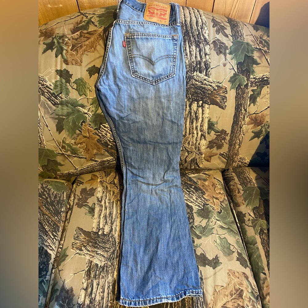 Levi’s 527 31x30 blue jeans.